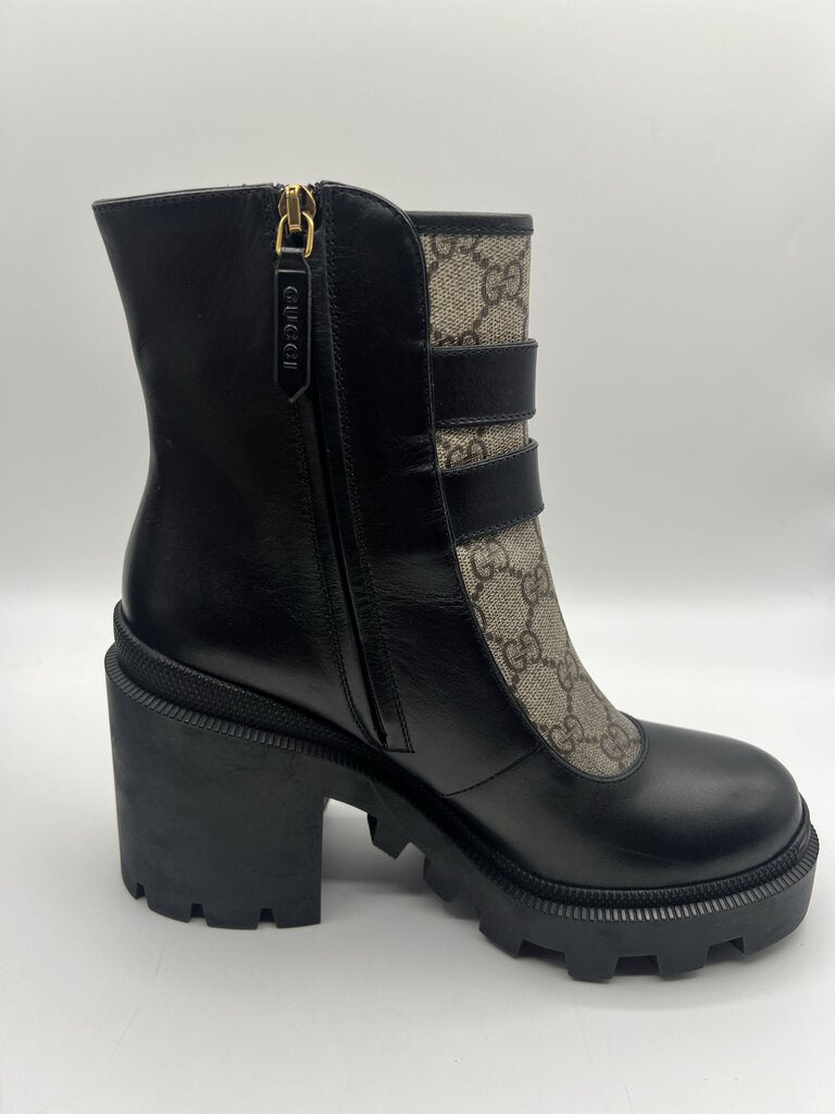 8.5(38.5) monogram chunky heel side zip boots