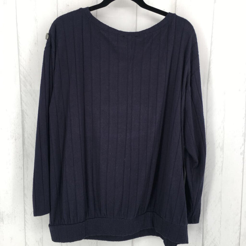 18/20 Textured w/buttons l/s top