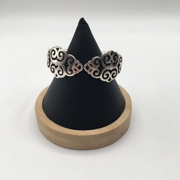 Vintage filigree cuff bangle