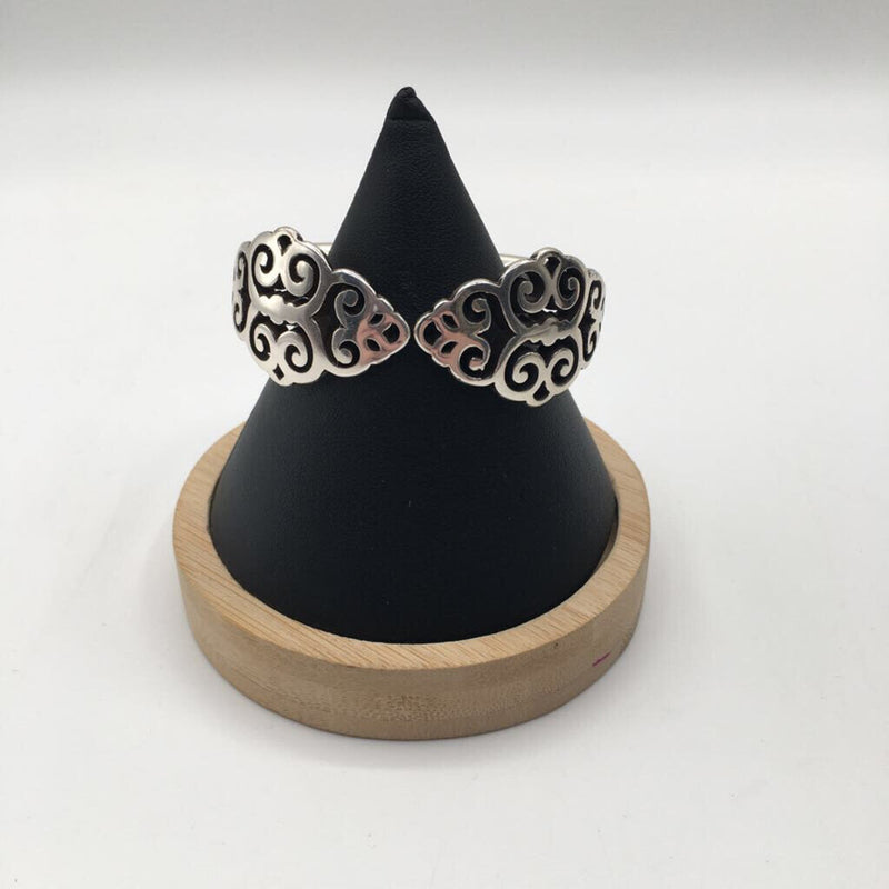 Vintage filigree cuff bangle