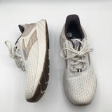 9.5 Lace up running shoe