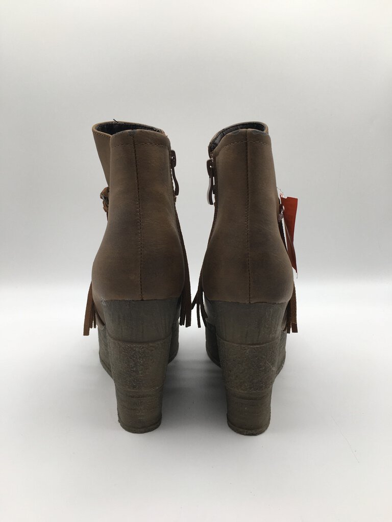 7.5 Fringe wedge heel ankle boot