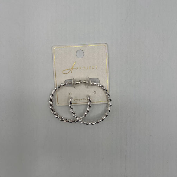 Chainlink hoop earrings