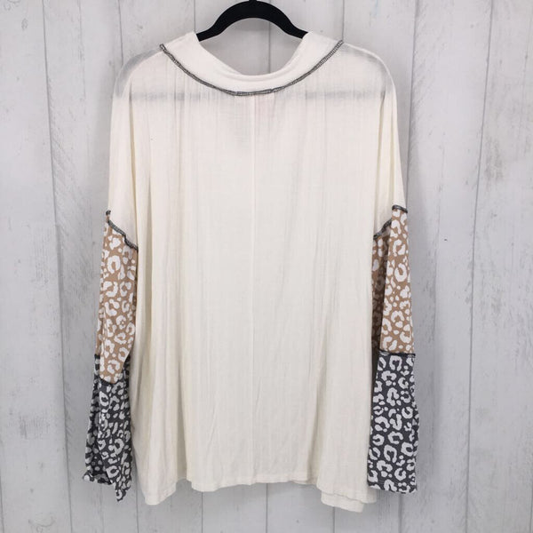 3X Mixed media v-neck l/s top