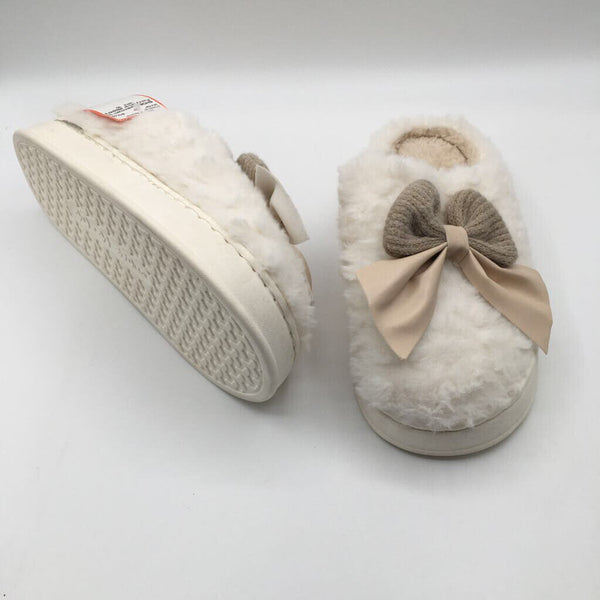 10 Fuzzy Bow slippers