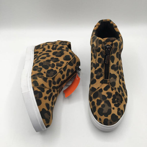 8 leopard wedge zip