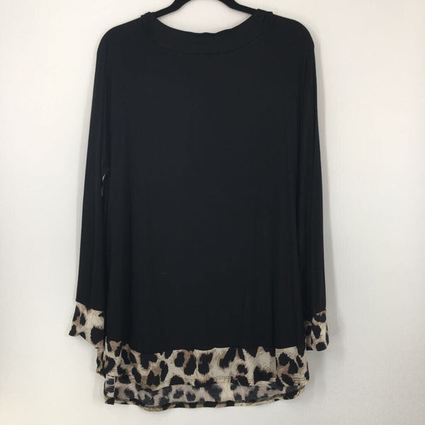 1XL Leopard print button accent l/s tunic