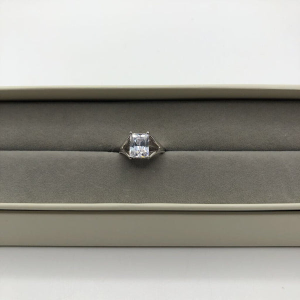 Size 4 - 925 vintage engagement ring