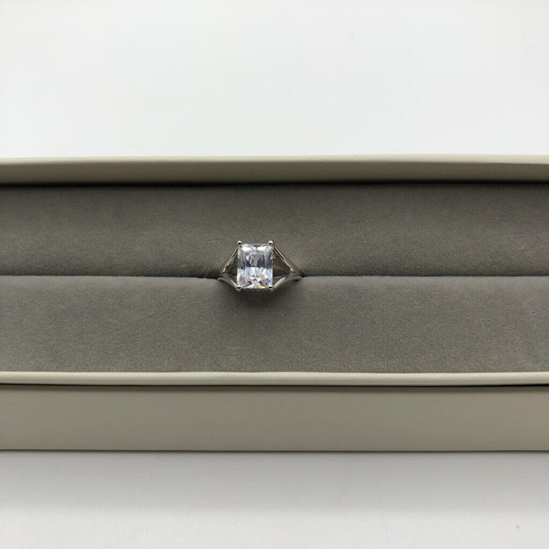 Size 4 - 925 vintage engagement ring