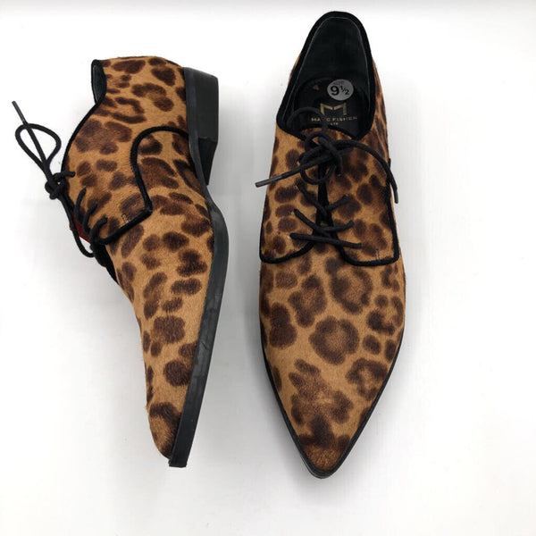 9.5 animal print lace up