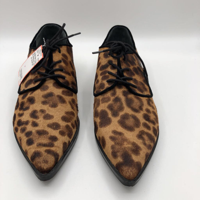 9.5 animal print lace up