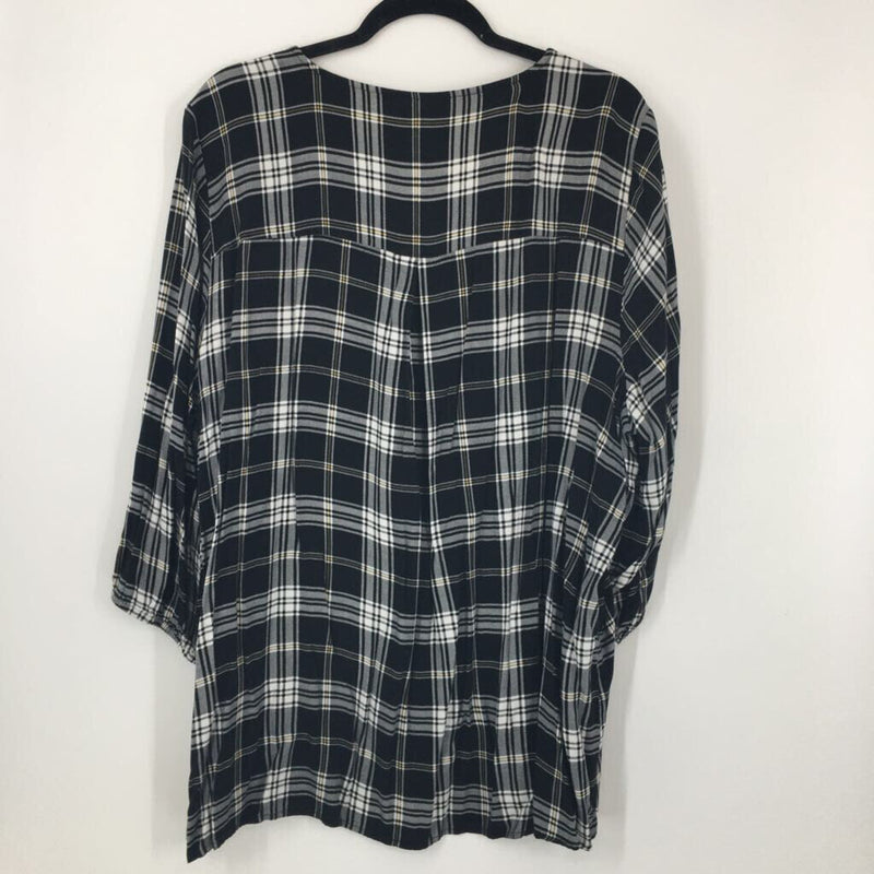 26 Plaid v-neck 3/4 slv top