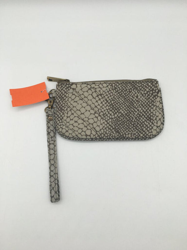 Nylon printed wristlet