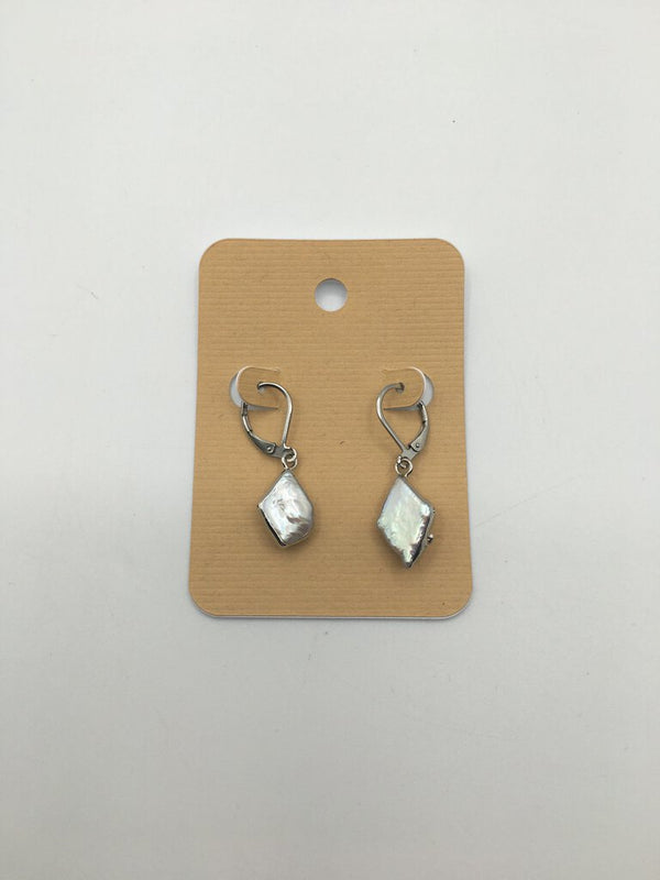 Shell dangle earrings