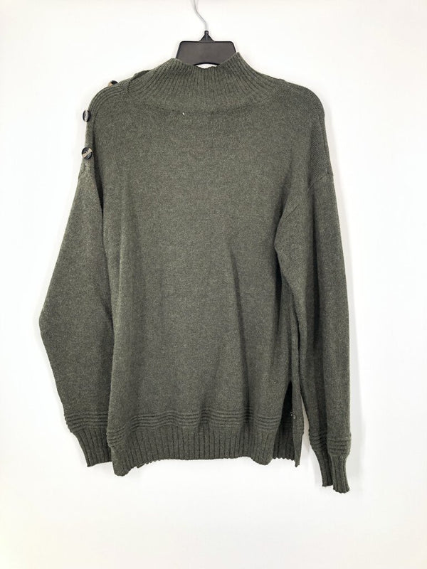 L Button accent sweater