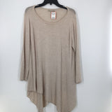 L Asymetrical hem l/s top