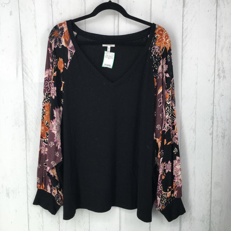 XXL Flo print slv v-neck top