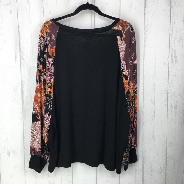 XXL Flo print slv v-neck top