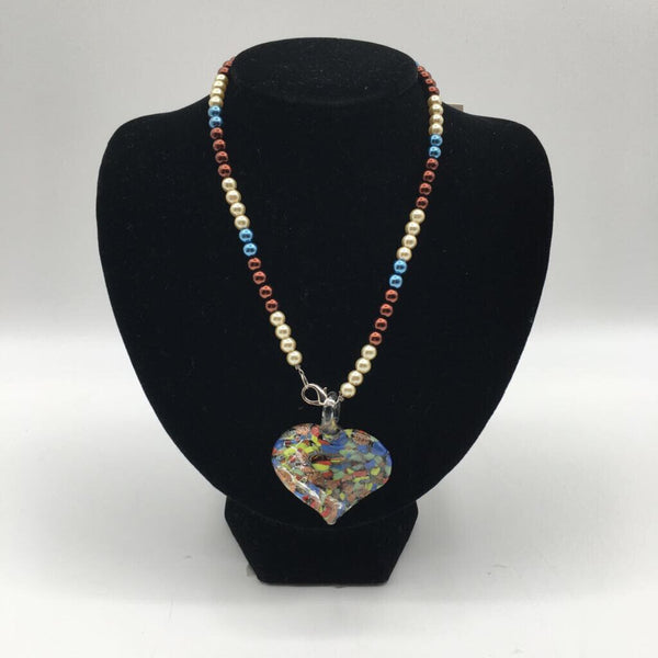 Colorful beaded necklace w/leaf pendant