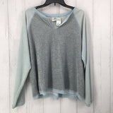 M Notch neck sweatshirt