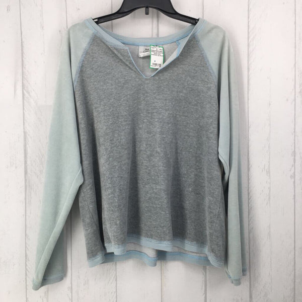 M Notch neck sweatshirt