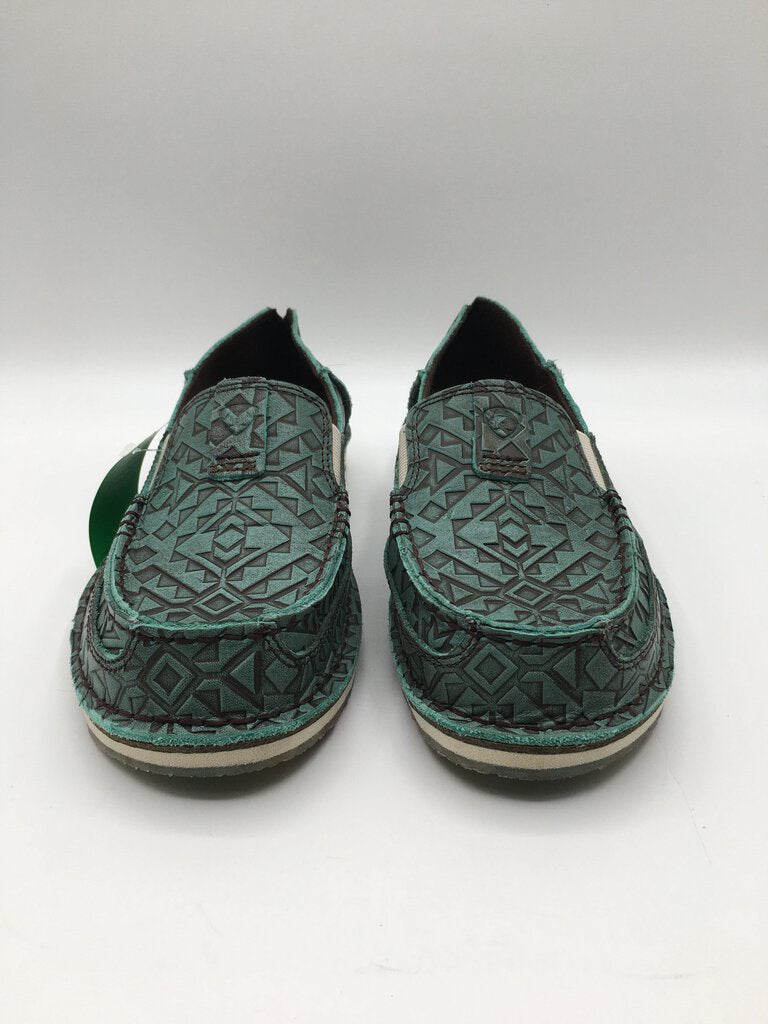 8 embossed slipons