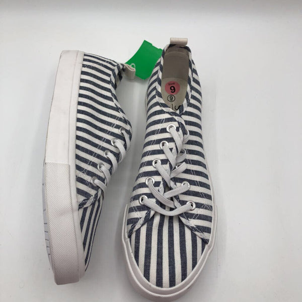 9 stripe lace up sneakers