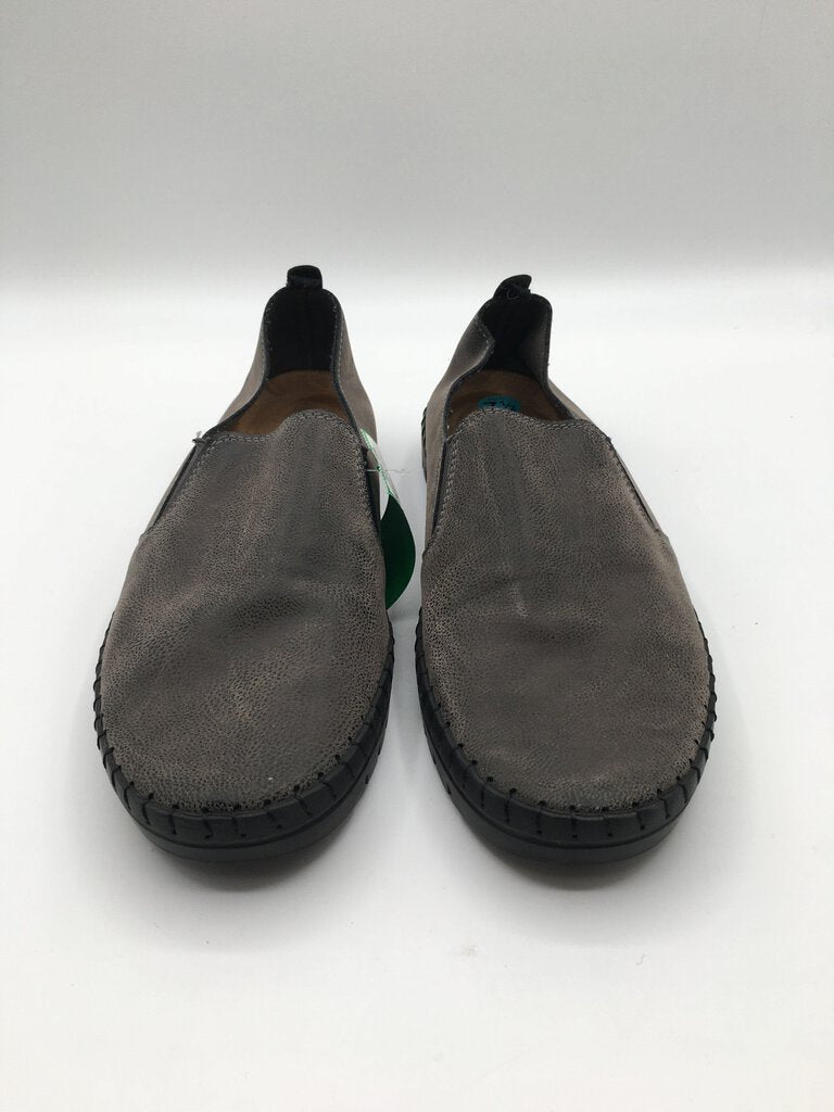 7.5 Slip on loafer