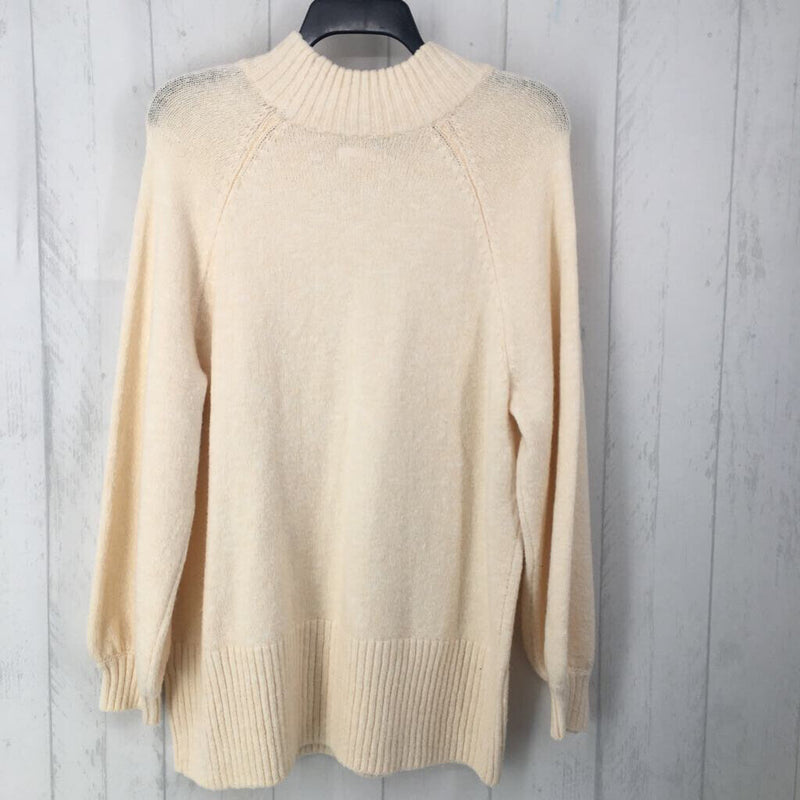 L T-neck sweater