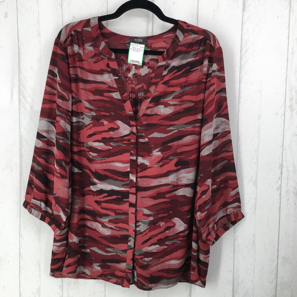 1x button down camo shirt