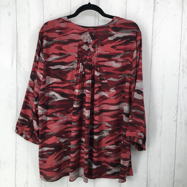 1x button down camo shirt