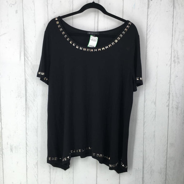 1X Studded scoop neck s/s top