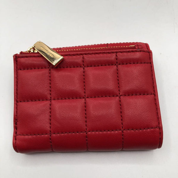 Leather quilted bi-fold wallet