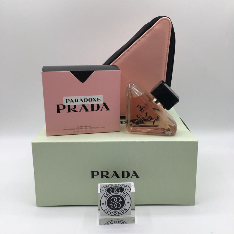 R165 Prada Paradoxe perfume 3 fl. oz w/ beauty pouch