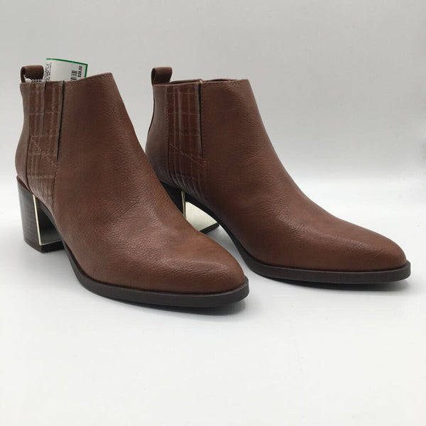 8 embossed slip on ankle boots