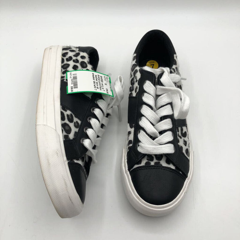 7 Animal print/faux leather lace up sneaker