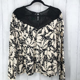 XL Printed lace accent l/s top