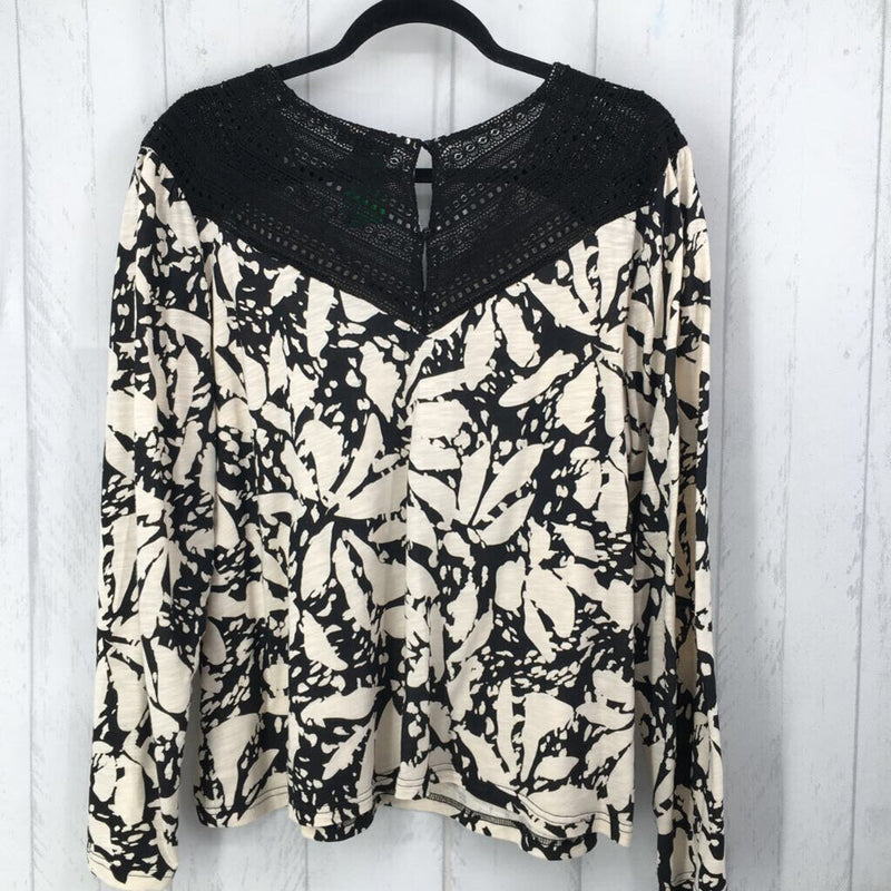 XL Printed lace accent l/s top