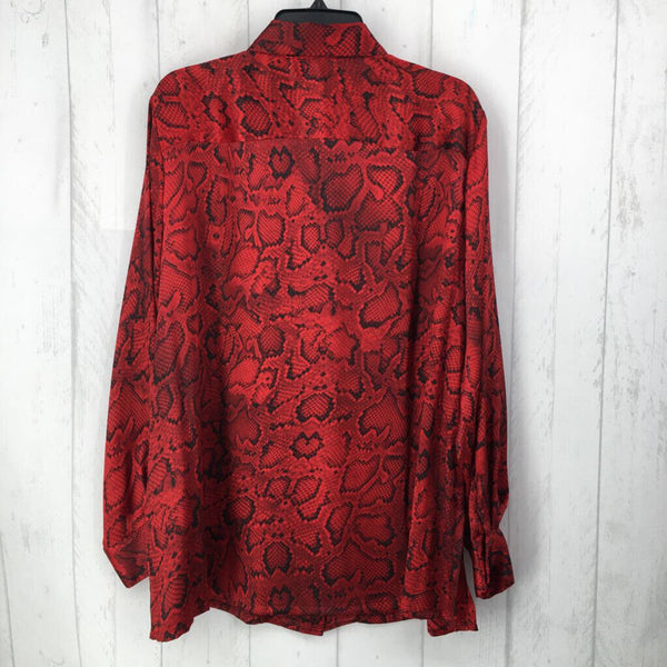 2X Snakeskin print button down l/s top