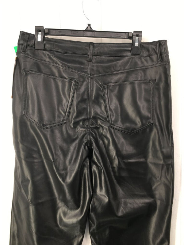 R148 12 Faux leather pants