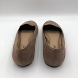 8w round toe flats