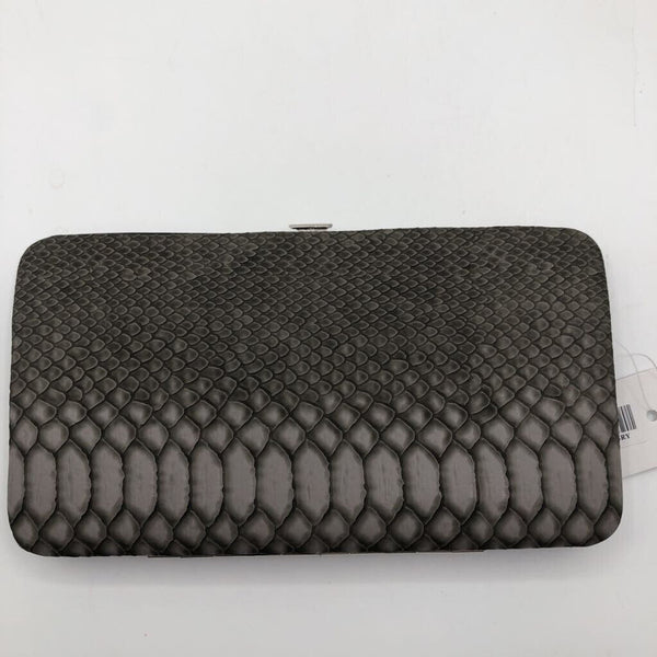 embossed bi-fold wallet