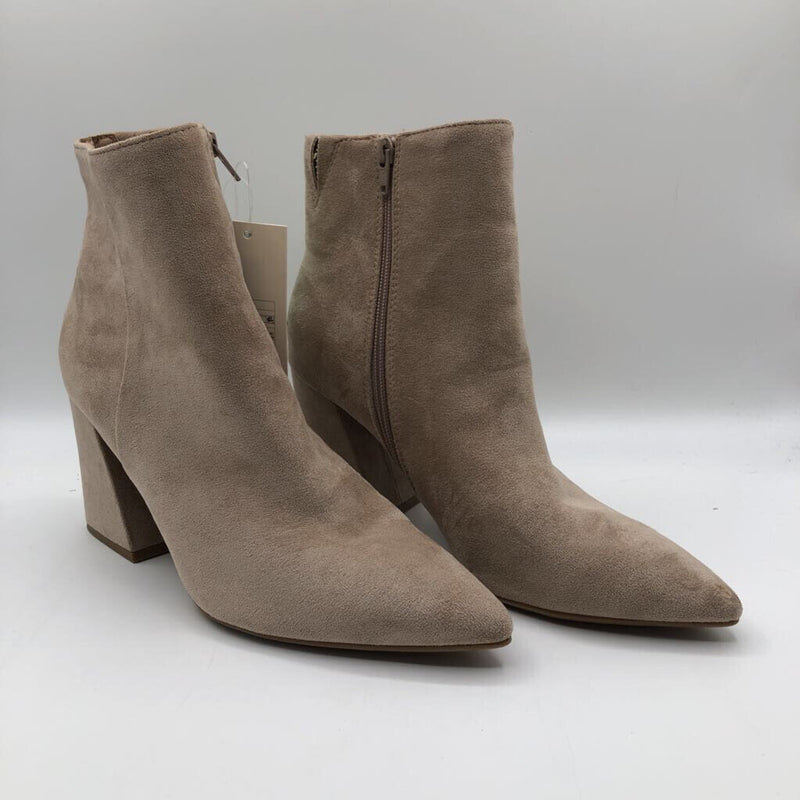 10 Pointed toe heeled ankle boot