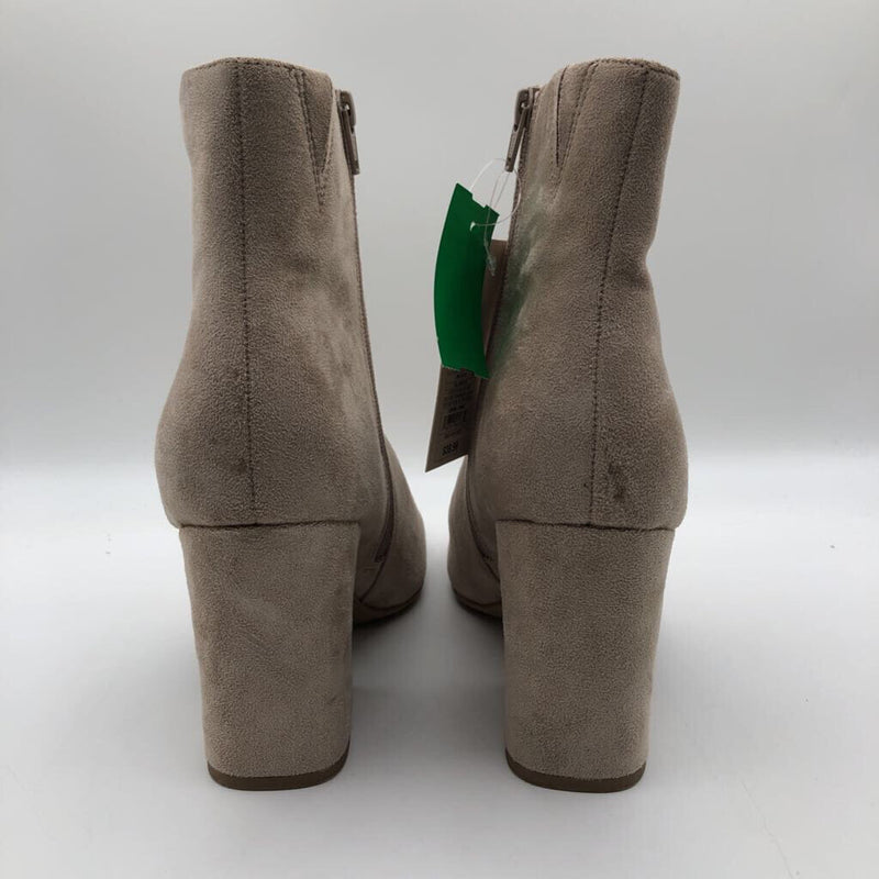 11 Pointed toe heeled ankle boot