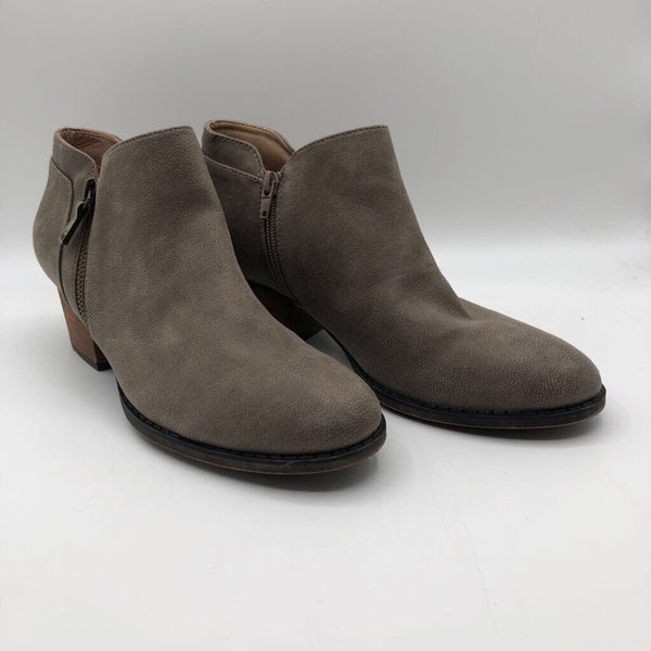 8.5 Zip-up ankle boot