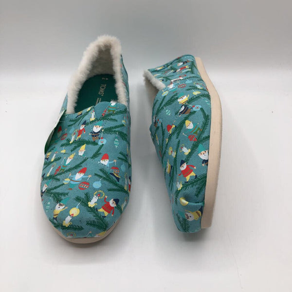 12 christmas gnomes slip ons