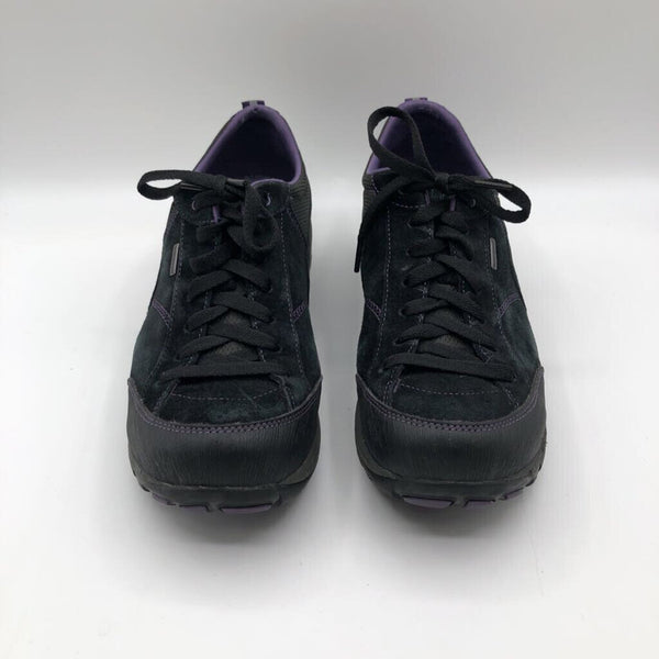 12.5-13 Waterproof/slip resistant suede walking shoe