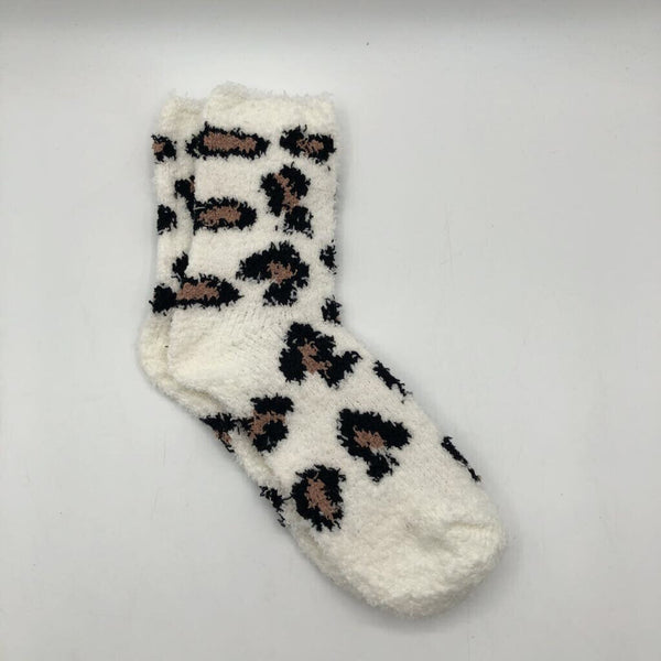 wht animal print fuzzy socks