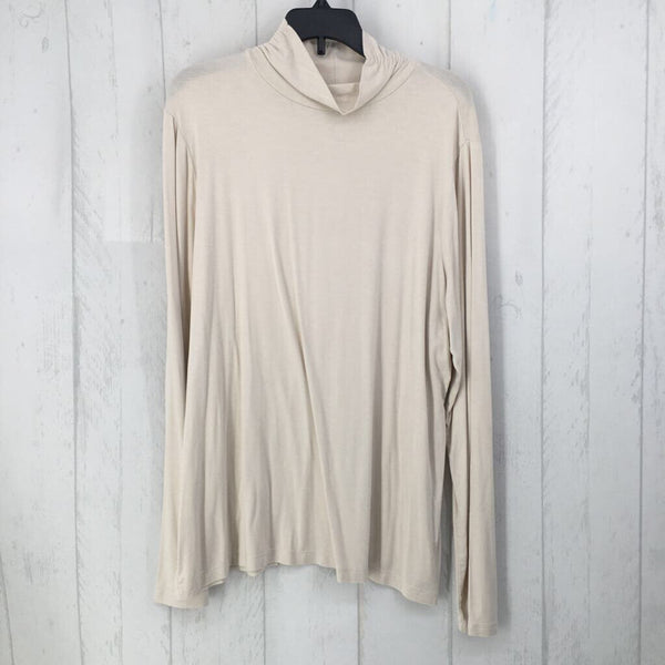 2(L) T-neck l/s top