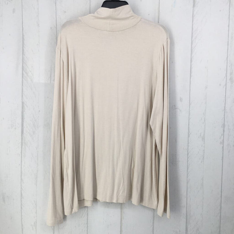 2(L) T-neck l/s top